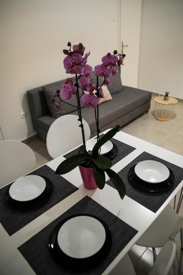 Apartman Gulliver In The Center, 10 Meters From The Sea With Private Parking In Natural Shade Rabac Exterior photo